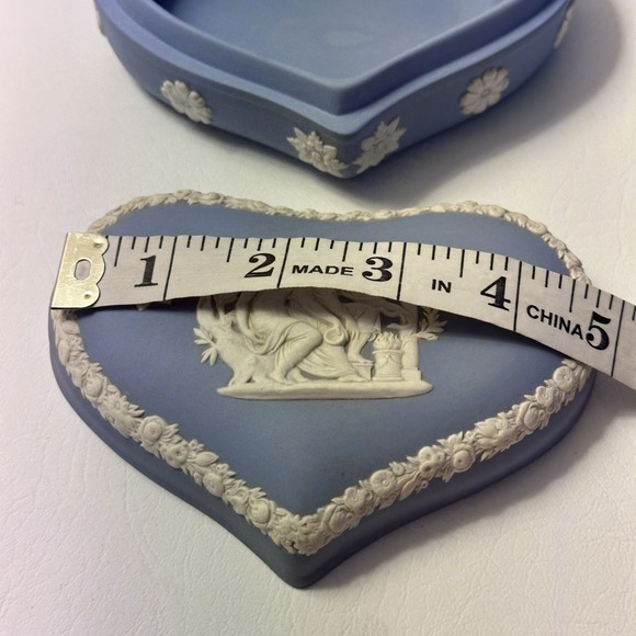 Wedgwood Blue Jasperware Heart Trinket Box Asclepius Design 5.5" - Picture 4 of 8